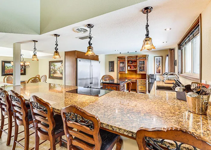 Golf, Swim & Grill: Snowbird's Escape In Holiday home *